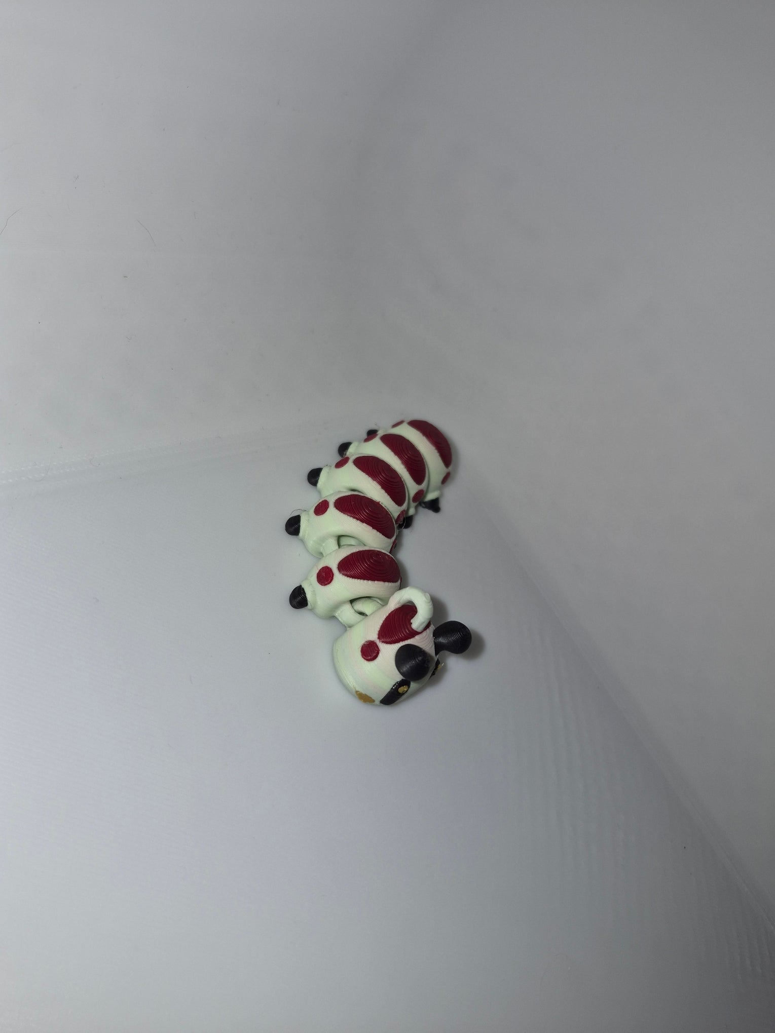 🐛 Carla the Caterpillar – Articulated Desk Buddy