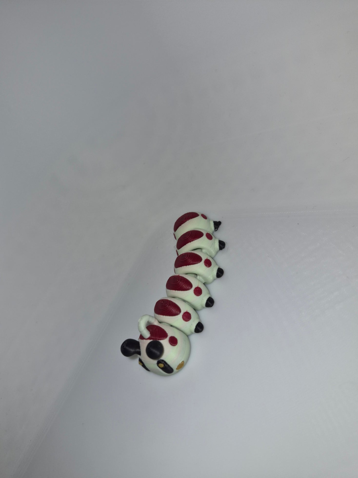 🐛 Carla the Caterpillar – Articulated Desk Buddy