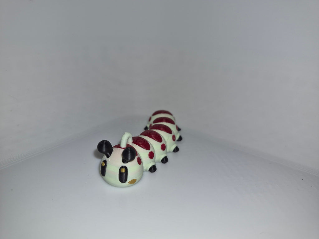 🐛 Carla the Caterpillar – Articulated Desk Buddy