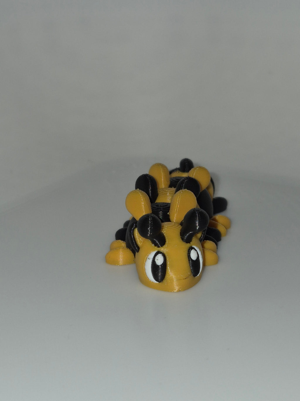 🐝 Buzzy the Bee – Articulated Flexi Desk Buddy