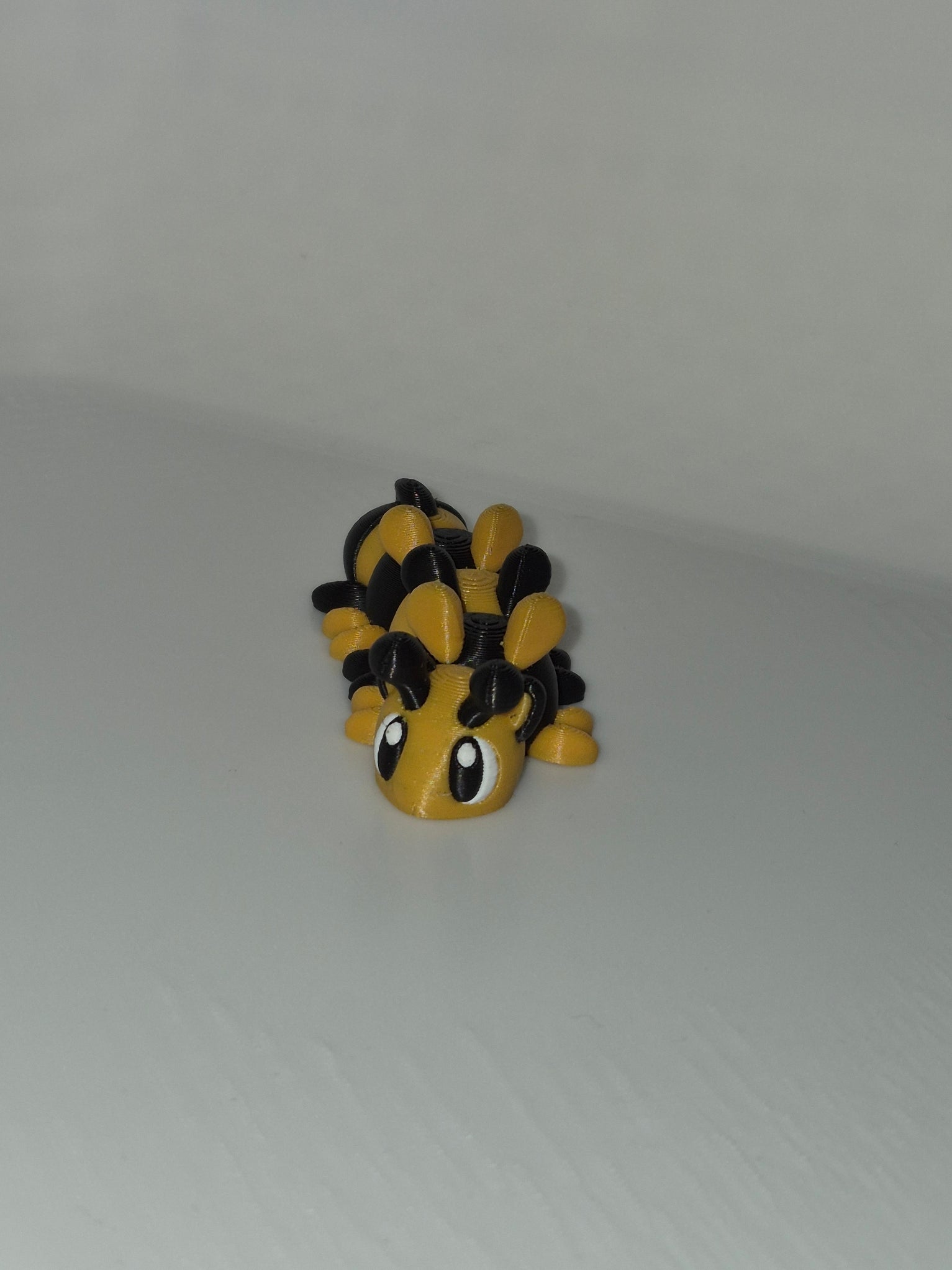 🐝 Buzzy the Bee – Articulated Flexi Desk Buddy