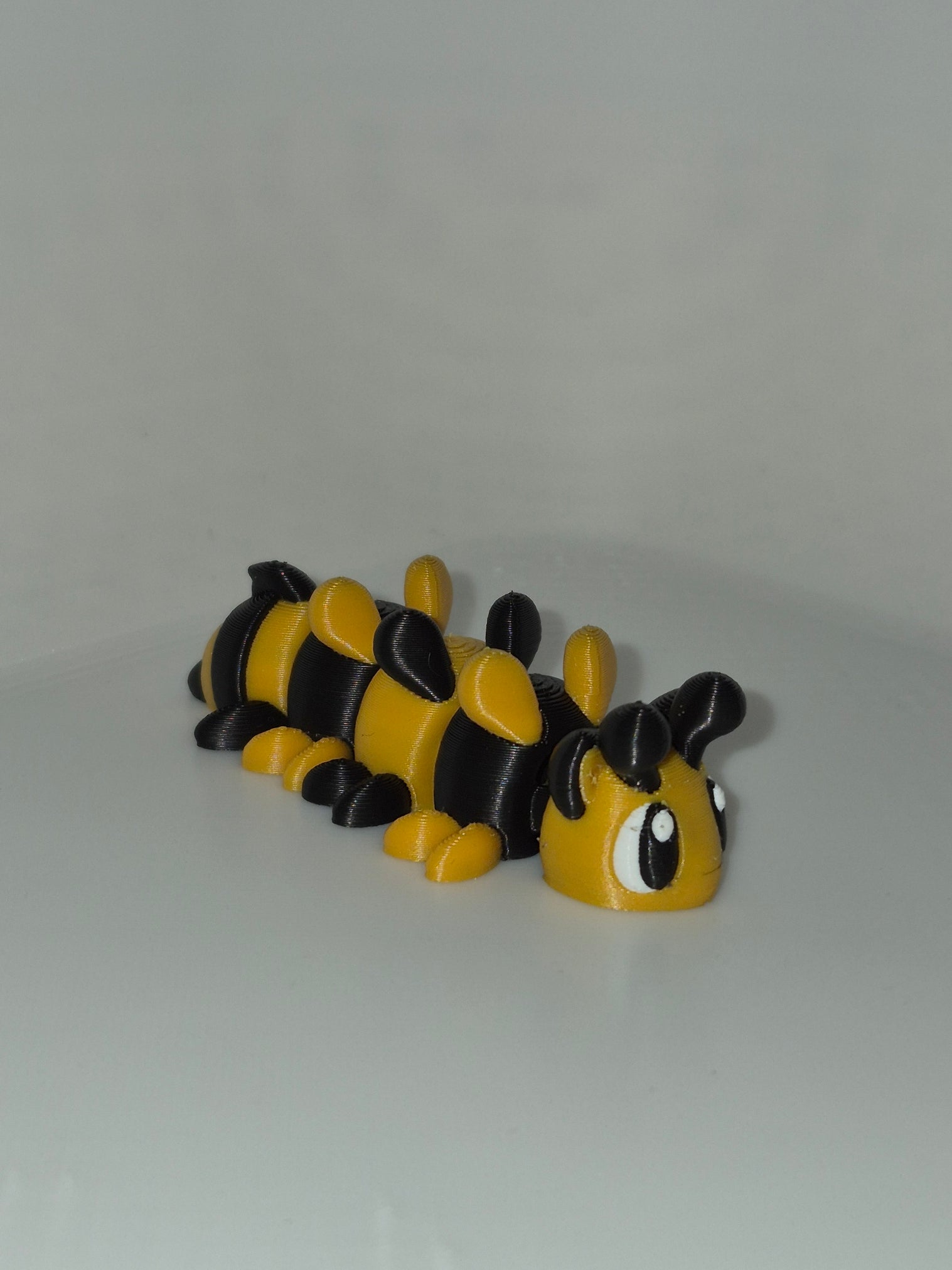 🐝 Buzzy the Bee – Articulated Flexi Desk Buddy