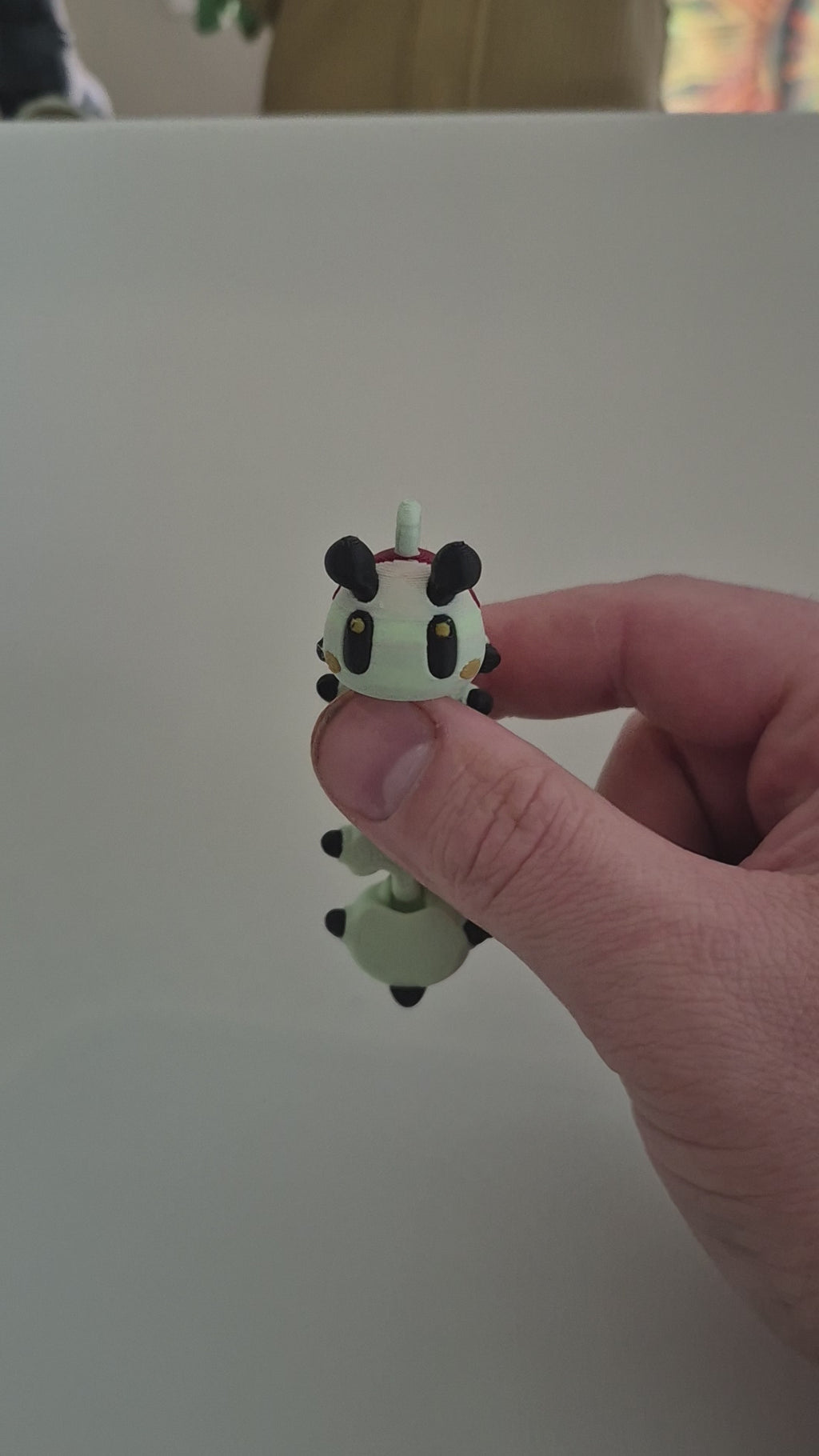 🐛 Carla the Caterpillar – Articulated Desk Buddy